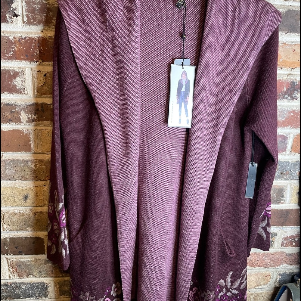 Women Max sport sweater size large. NWT